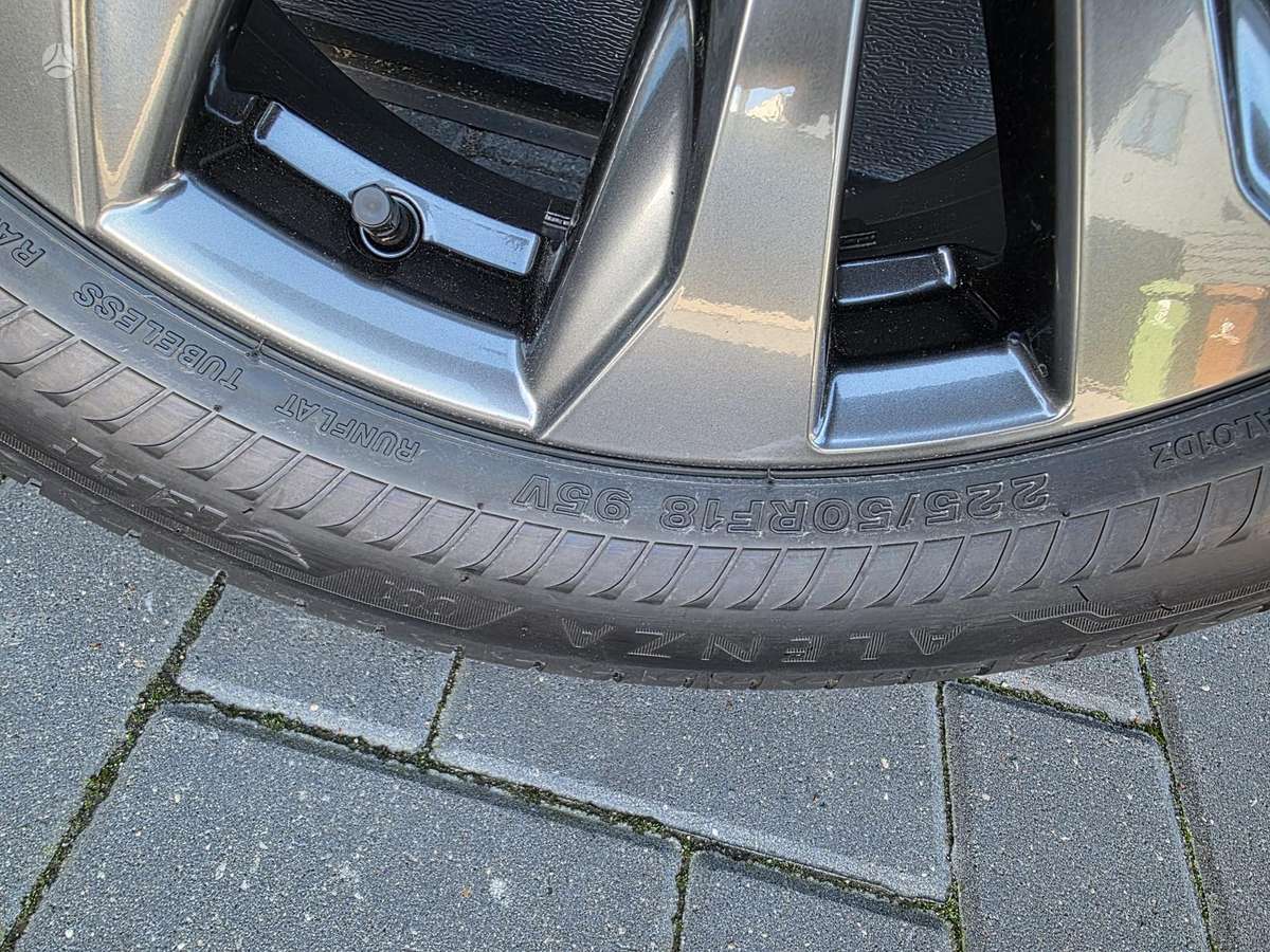 Lexus UX, lengvojo lydinio, R18