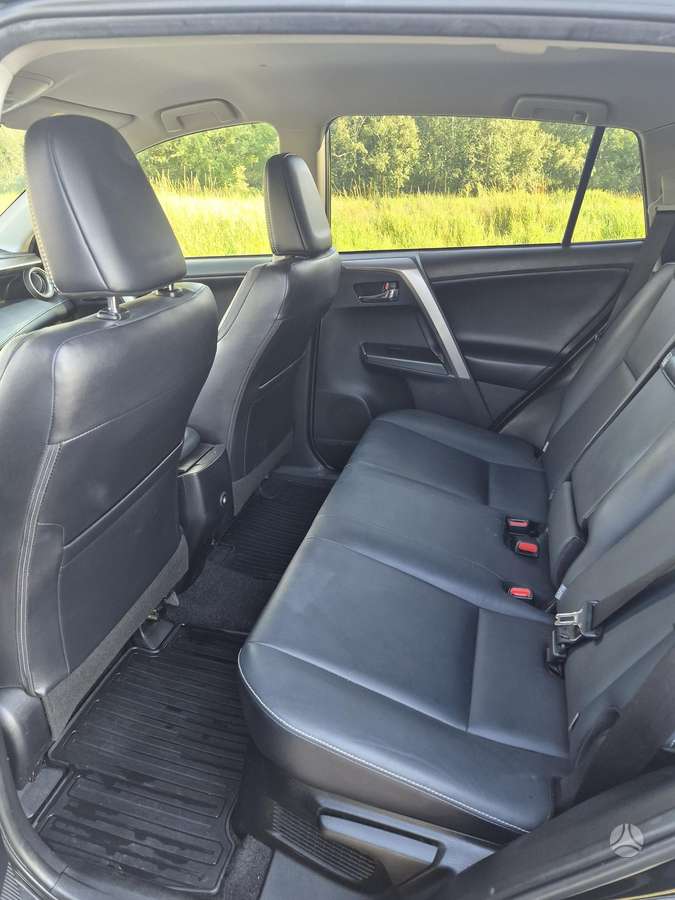 Toyota RAV4 - 8
