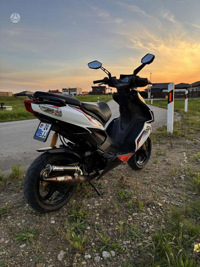 Aprilia SR 49cc, scooters / mopeds
