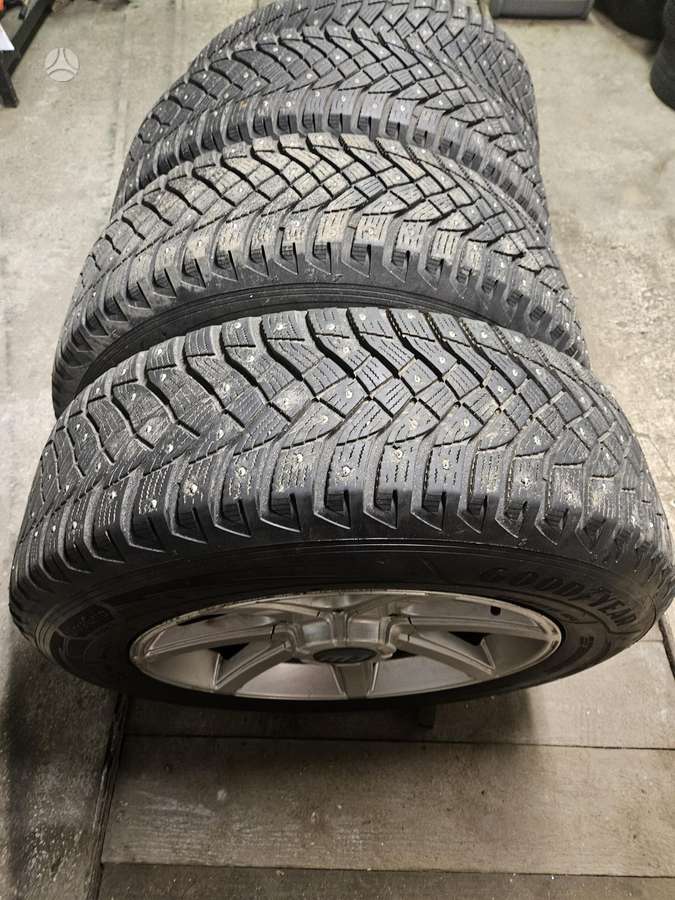 Goodyear, winter 235/65 R18