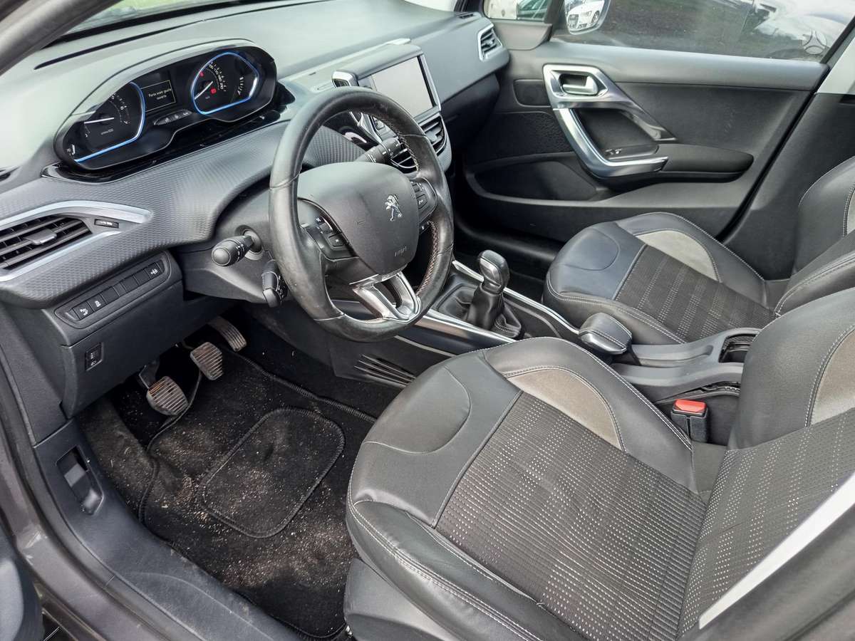 Peugeot 2008 - 8