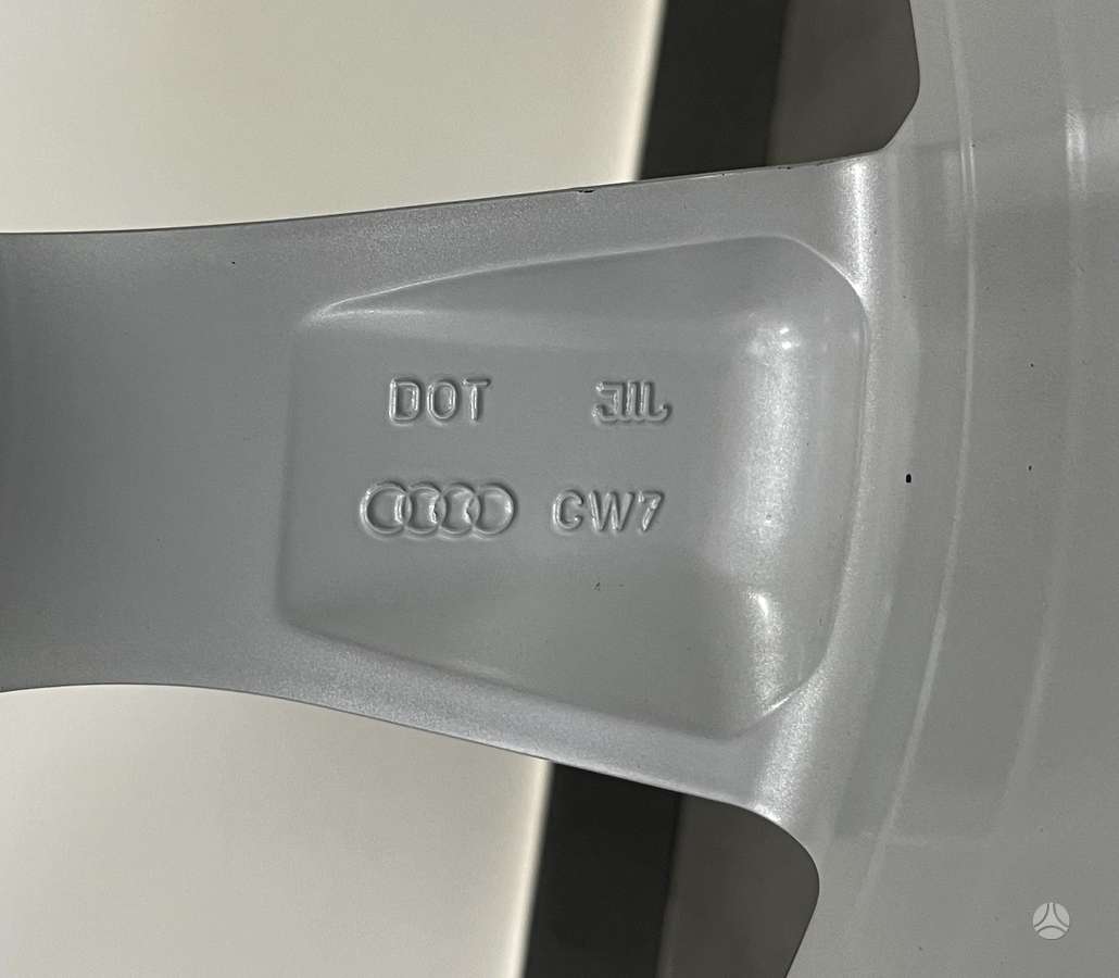 Audi Q3 Originalūs su padangomis, light alloy, R19
