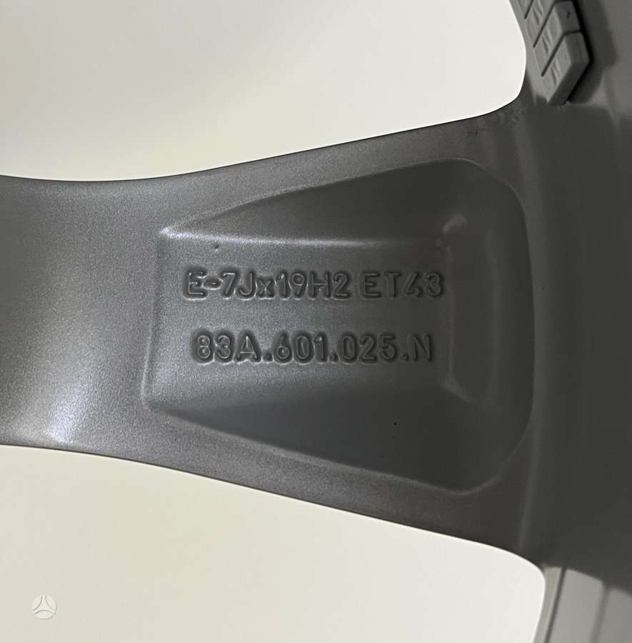 Audi Q3 Originalūs su padangomis, light alloy, R19