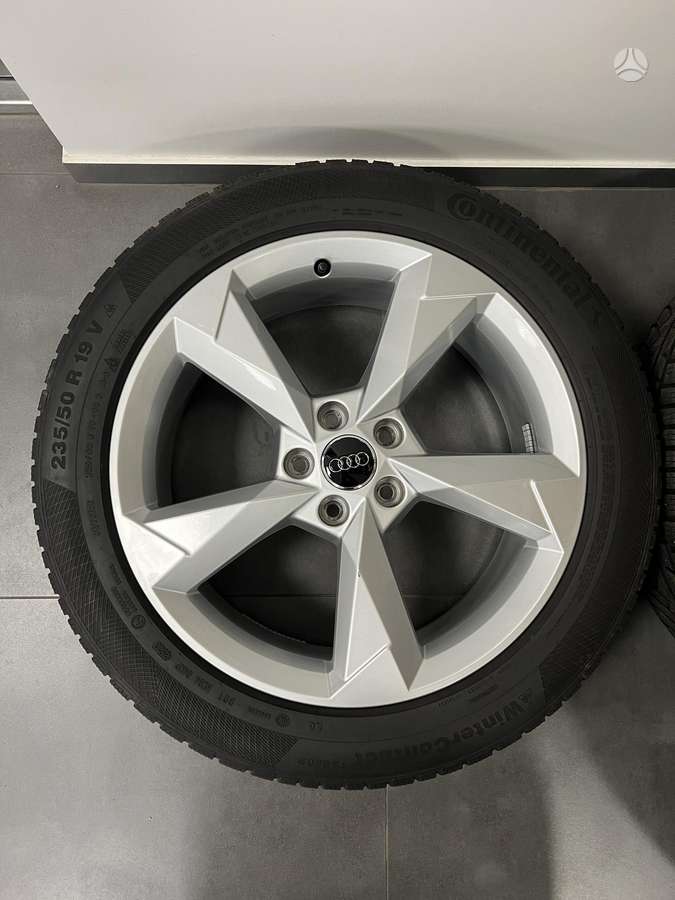 Audi Q3 Originalūs su padangomis, light alloy, R19