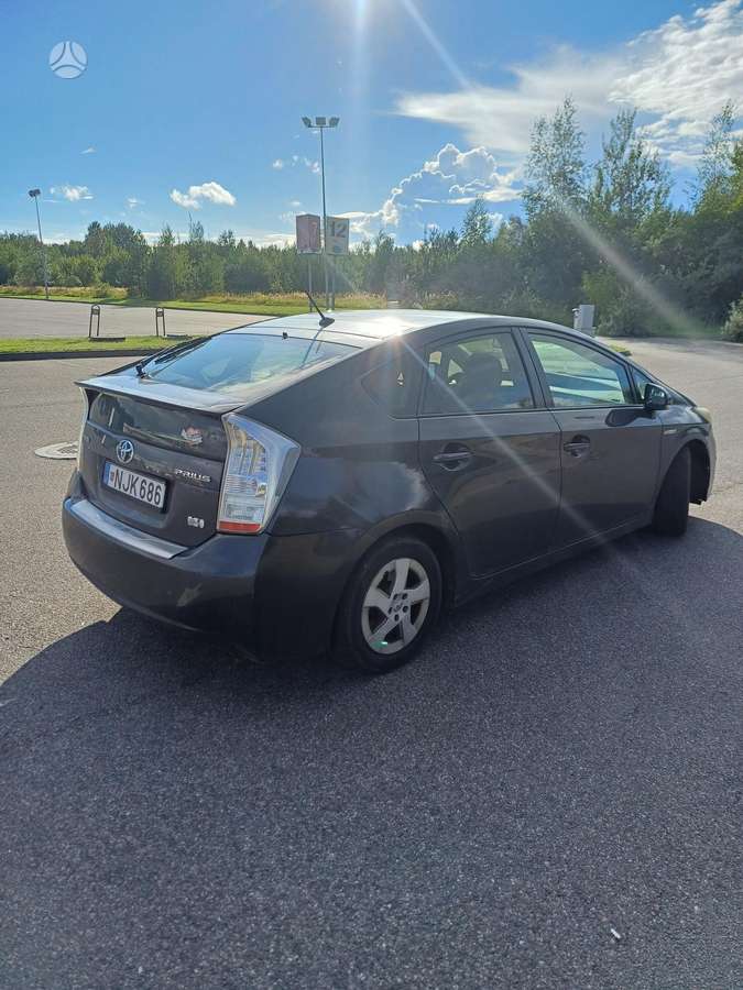 Toyota Prius - 4