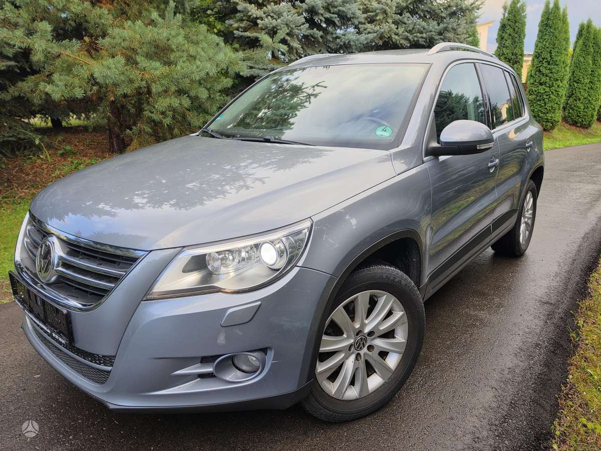Volkswagen Tiguan - 1