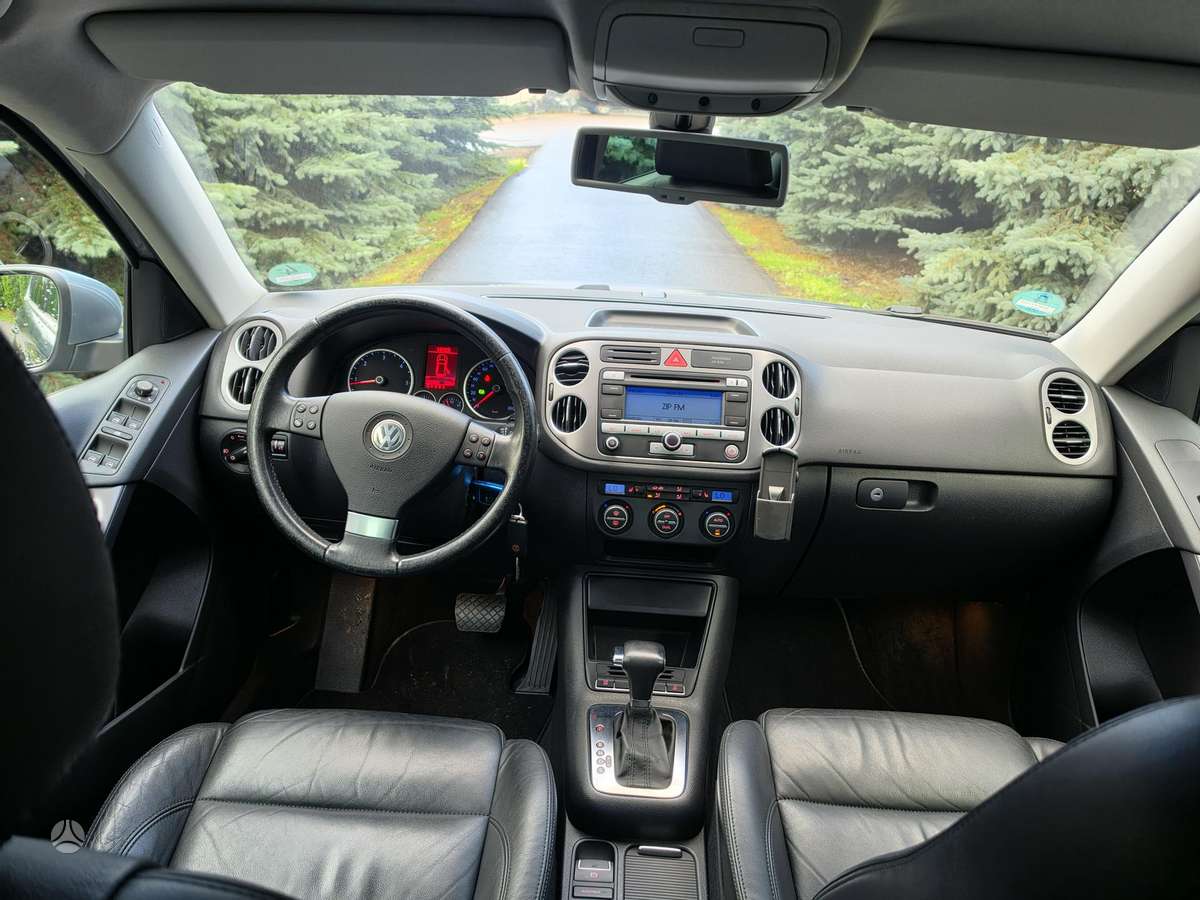 Volkswagen Tiguan - 9