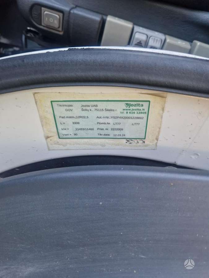 Scania P 94 GB, su kranu