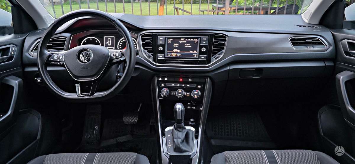 Volkswagen T-Roc - 11