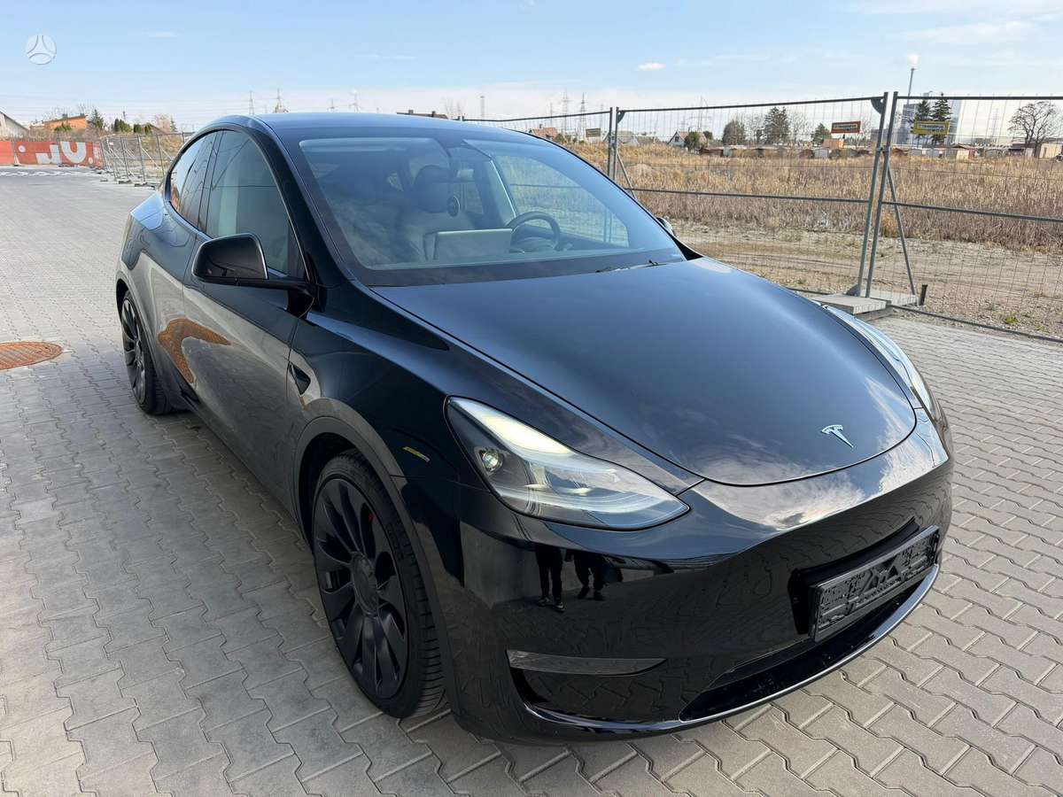 Tesla Model Y - 2