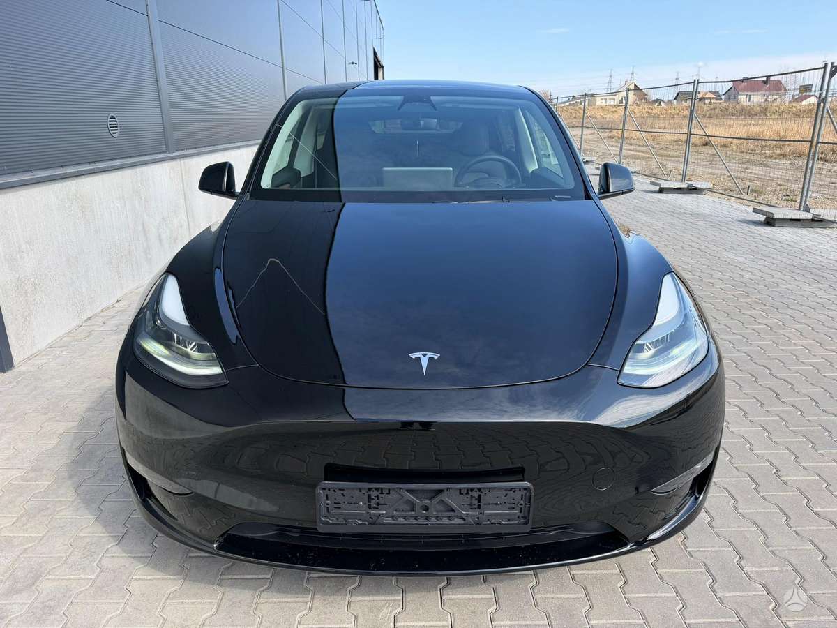 Tesla Model Y - 3