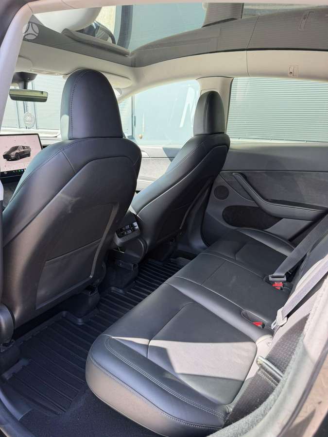 Tesla Model Y - 9