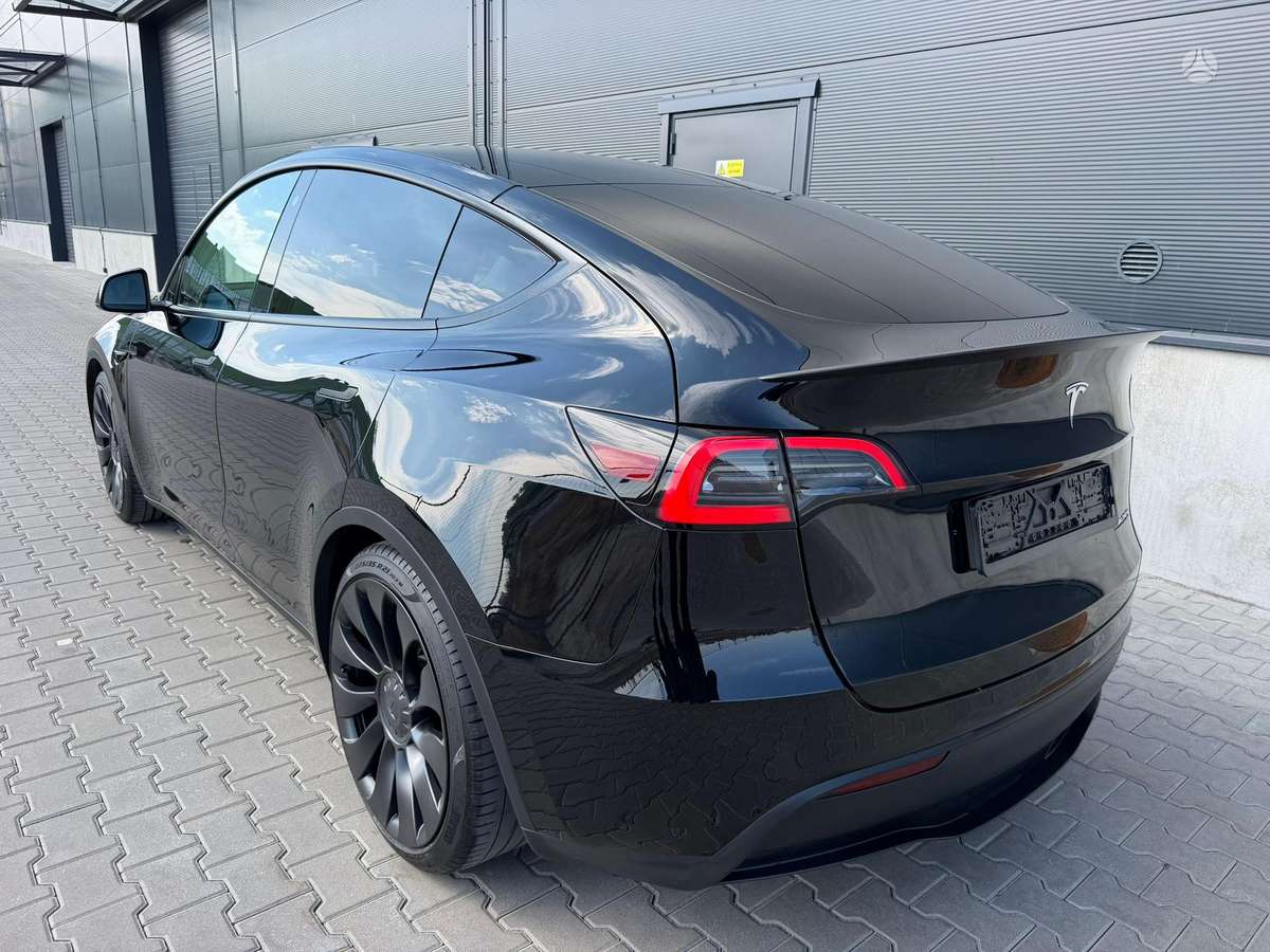 Tesla Model Y - 6
