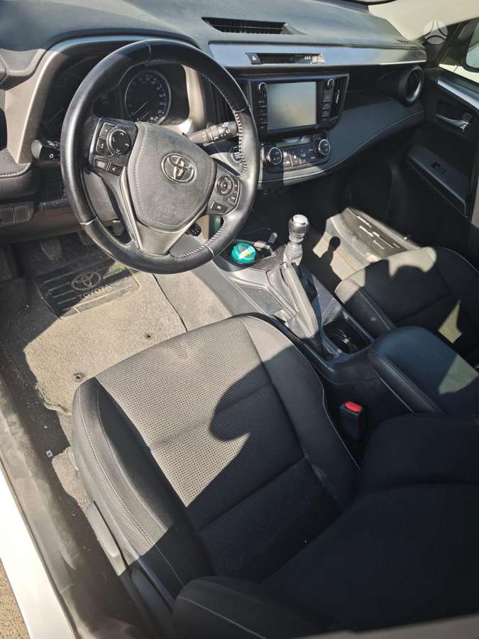 Toyota RAV4 - 10
