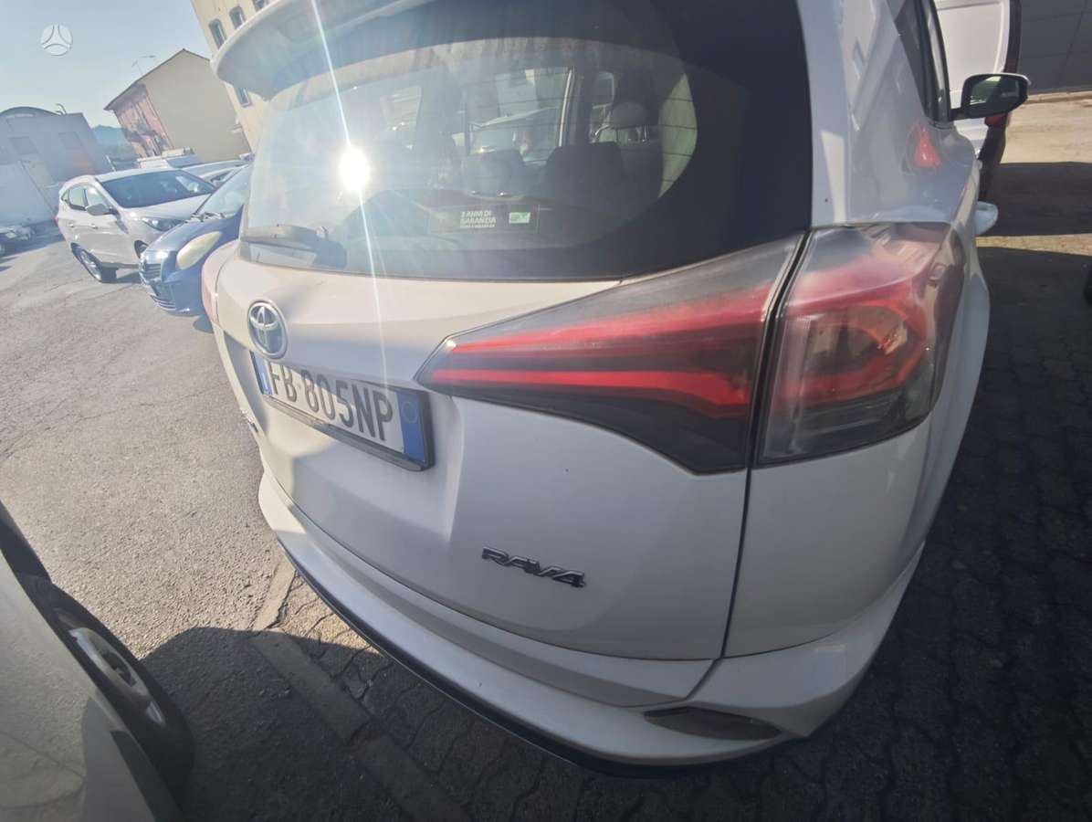 Toyota RAV4 - 6