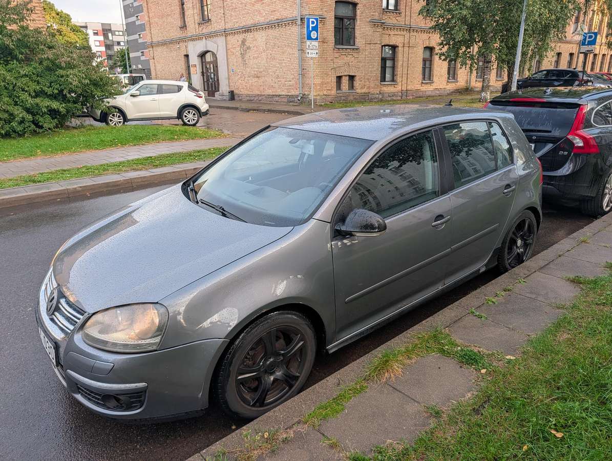 Volkswagen Golf - 2