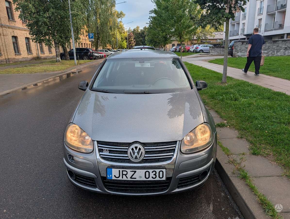 Volkswagen Golf - 6