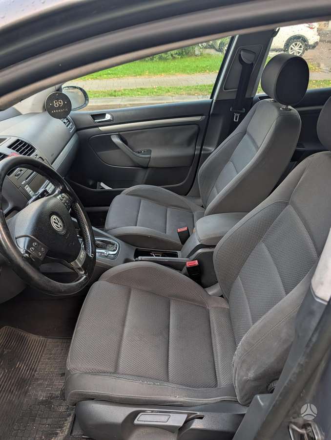 Volkswagen Golf - 8