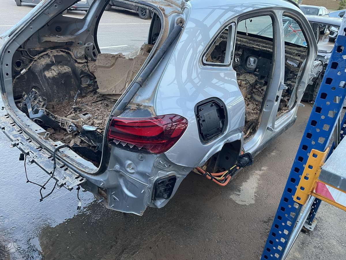 Mercedes-Benz EQA Dalimis
