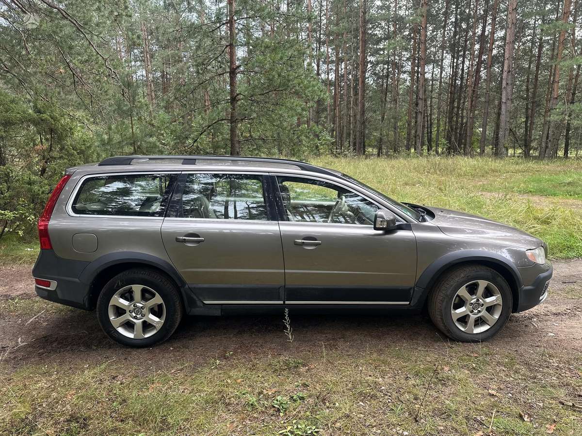 Volvo XC70, 2.4 l., wagon