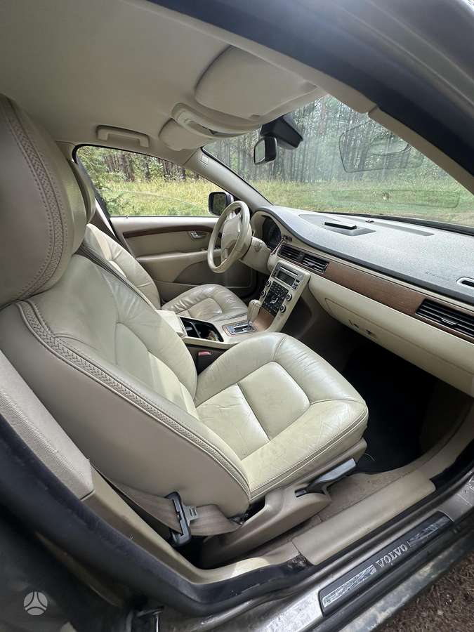 Volvo XC70, 2.4 l., wagon