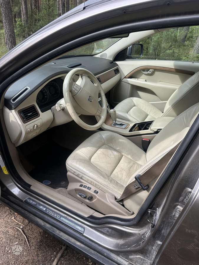 Volvo XC70, 2.4 l., wagon