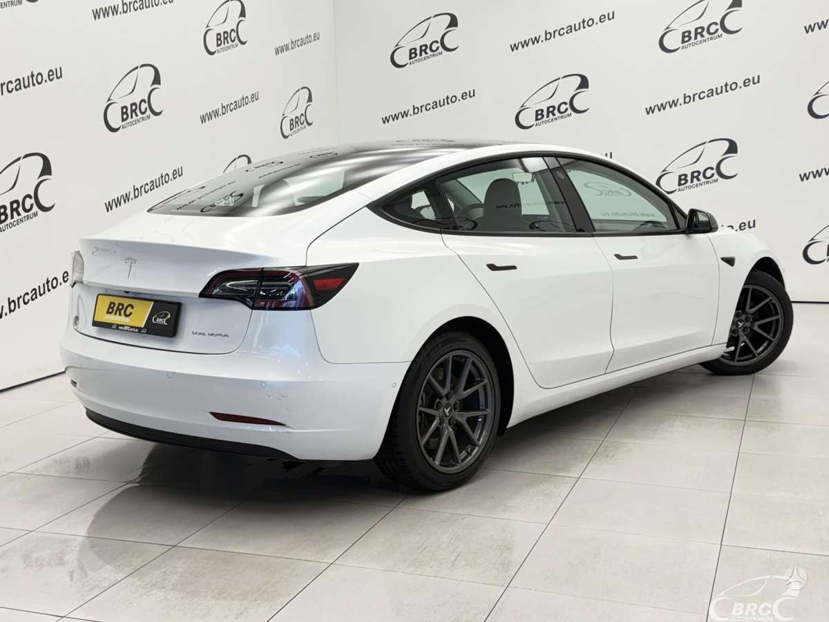 Tesla Model 3 - 3