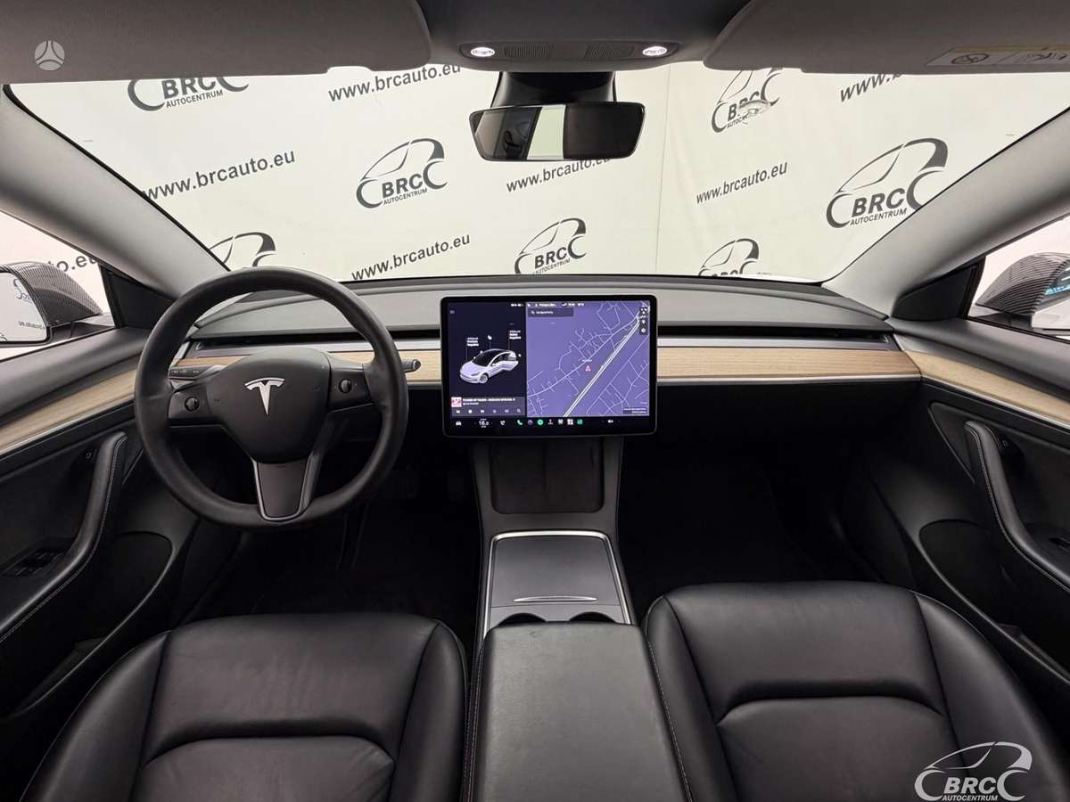 Tesla Model 3 - 4