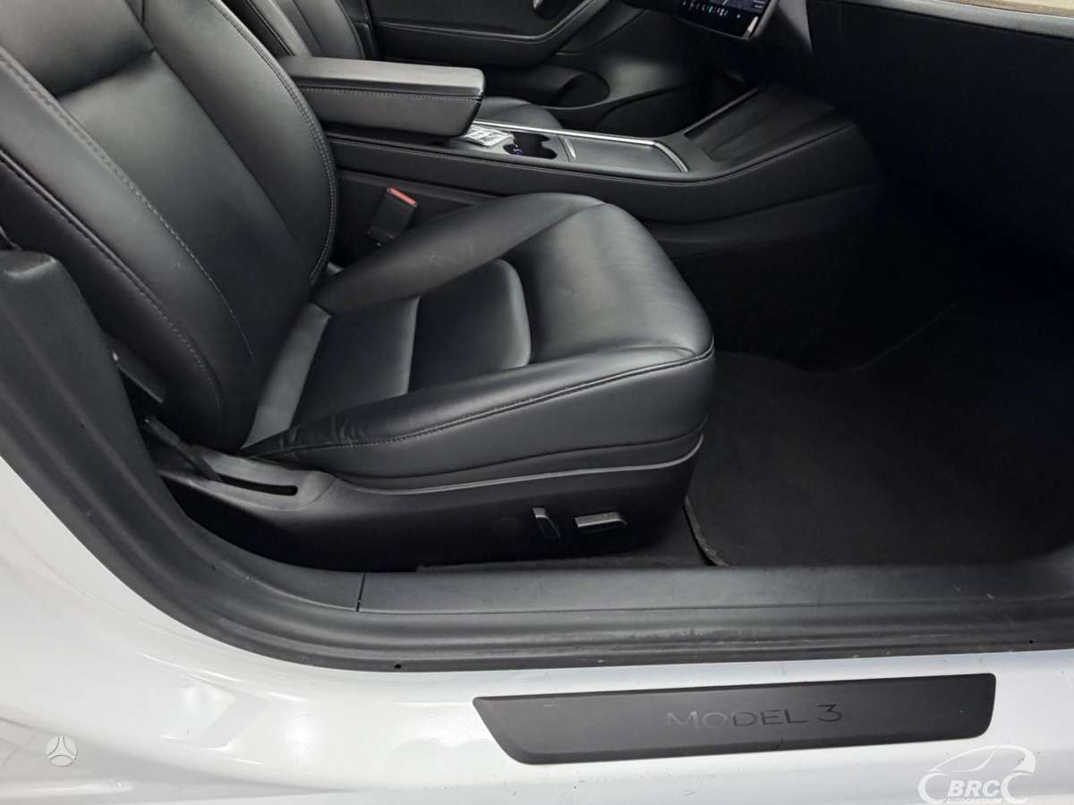 Tesla Model 3 - 7