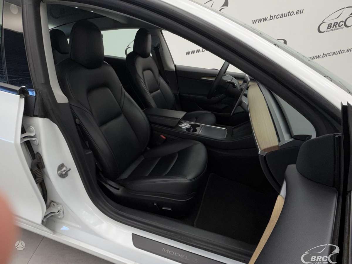 Tesla Model 3 - 8