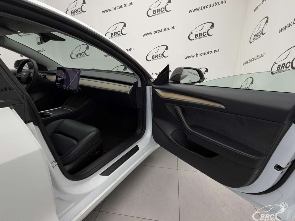 Tesla Model 3 - 9
