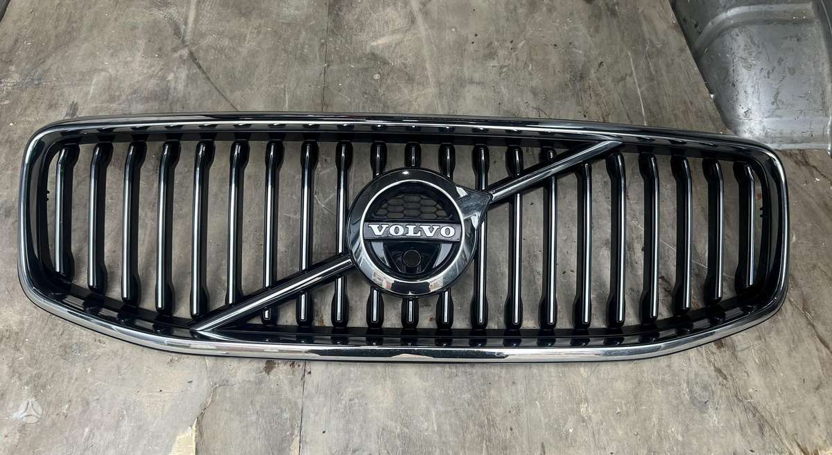 Volvo XC60 apdailos grotelės