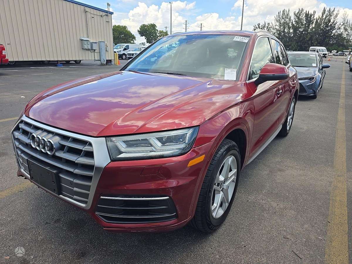 Audi Q5, 2.0 l., off-road / crossover
