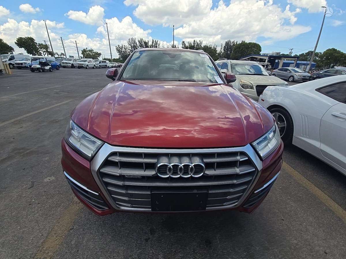 Audi Q5, 2.0 l., off-road / crossover