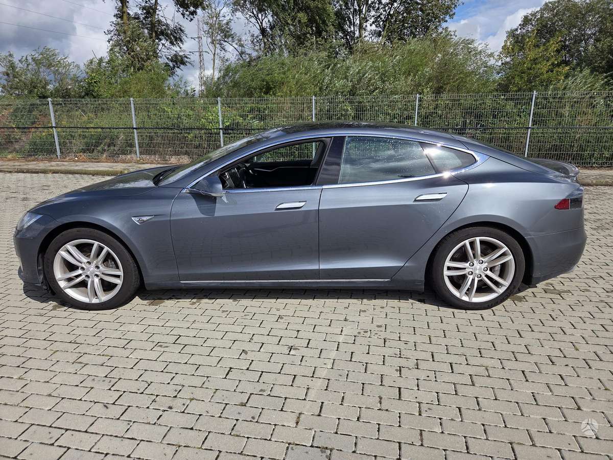 Tesla Model S, saloon / sedan