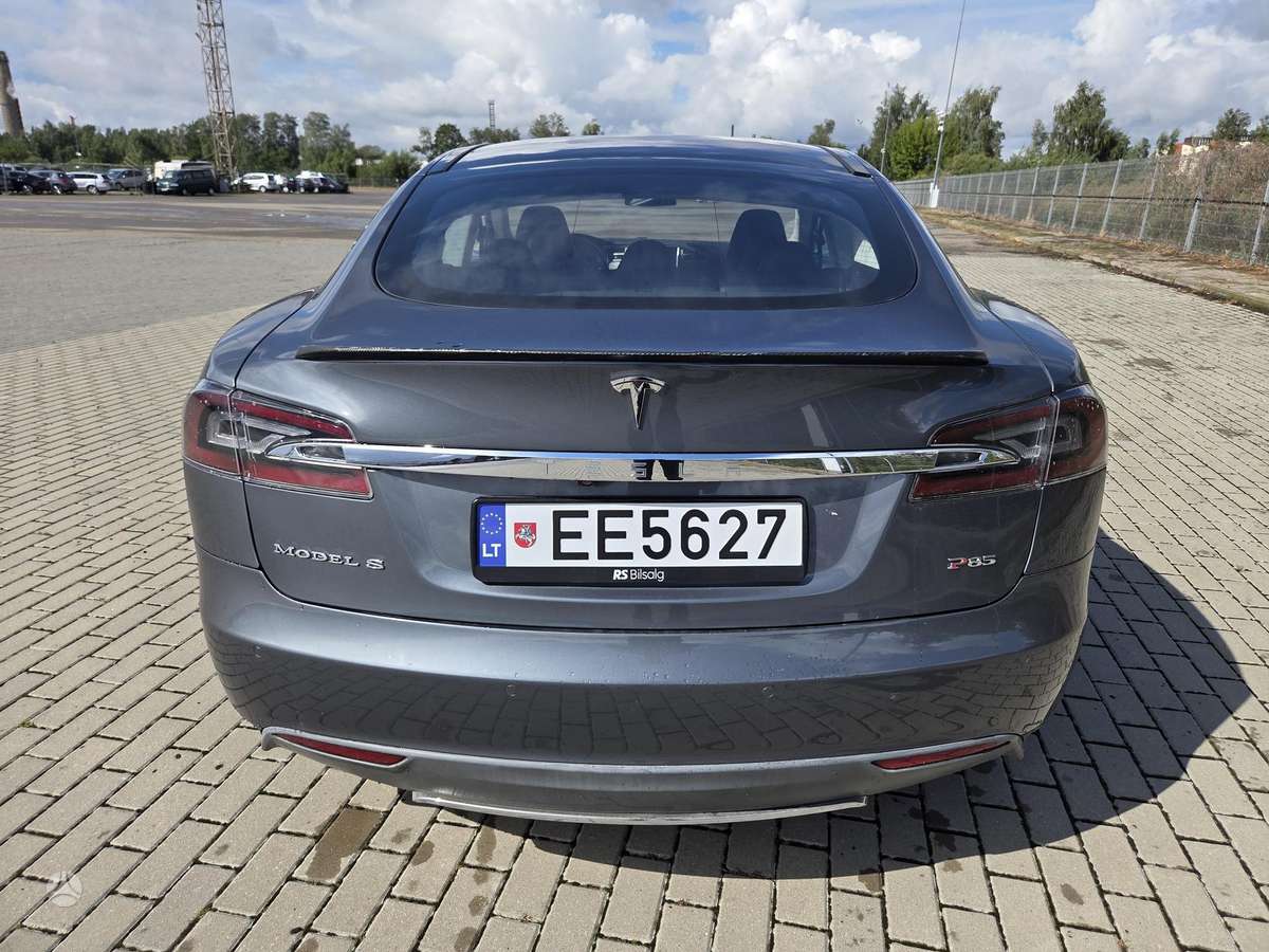 Tesla Model S, sedanas