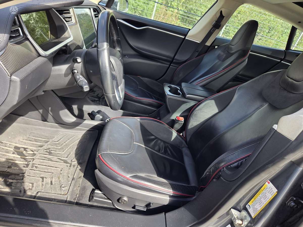 Tesla Model S, sedanas