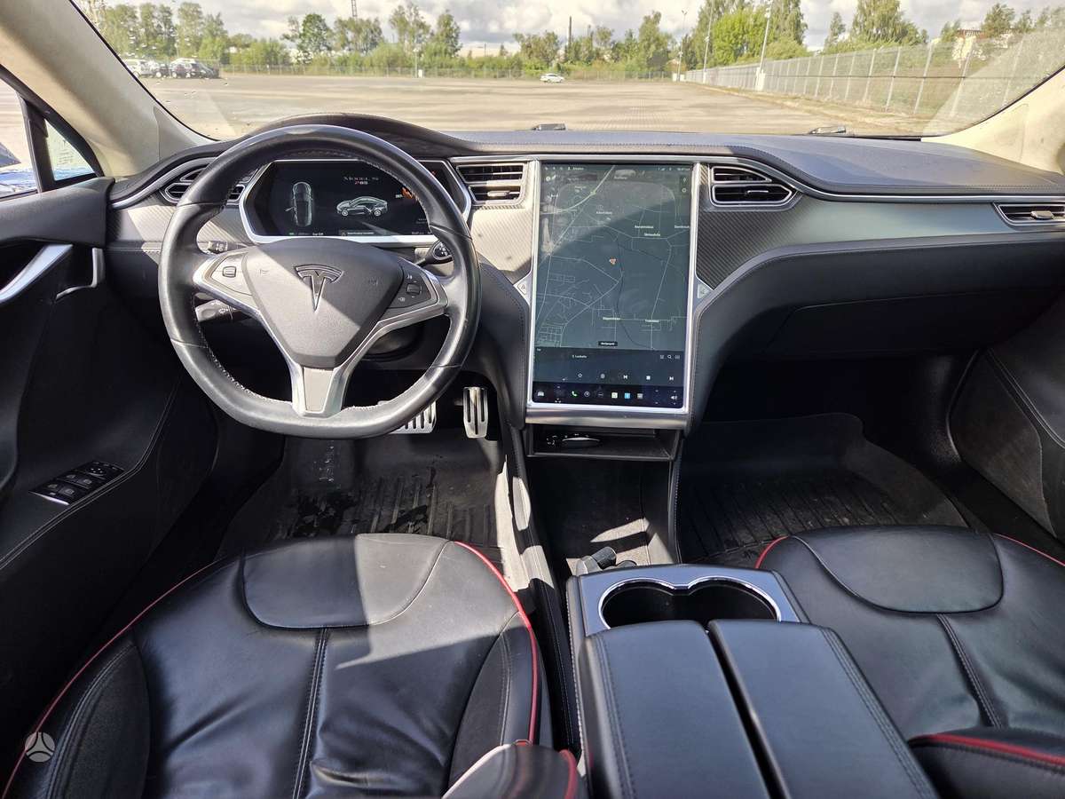 Tesla Model S, sedanas