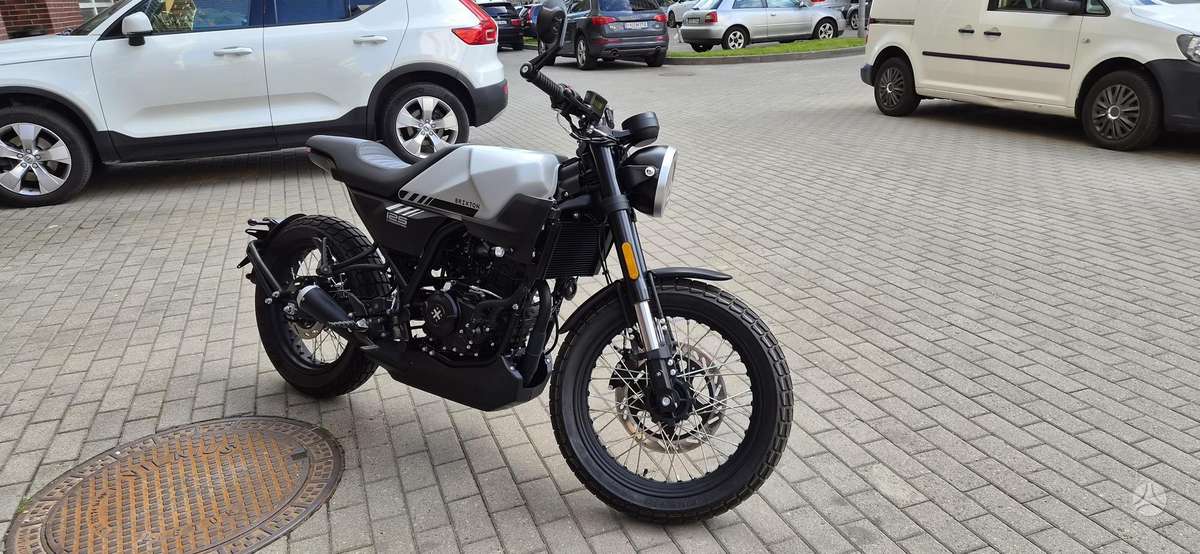 Brixton Crossfire 125 125cc, street / classic