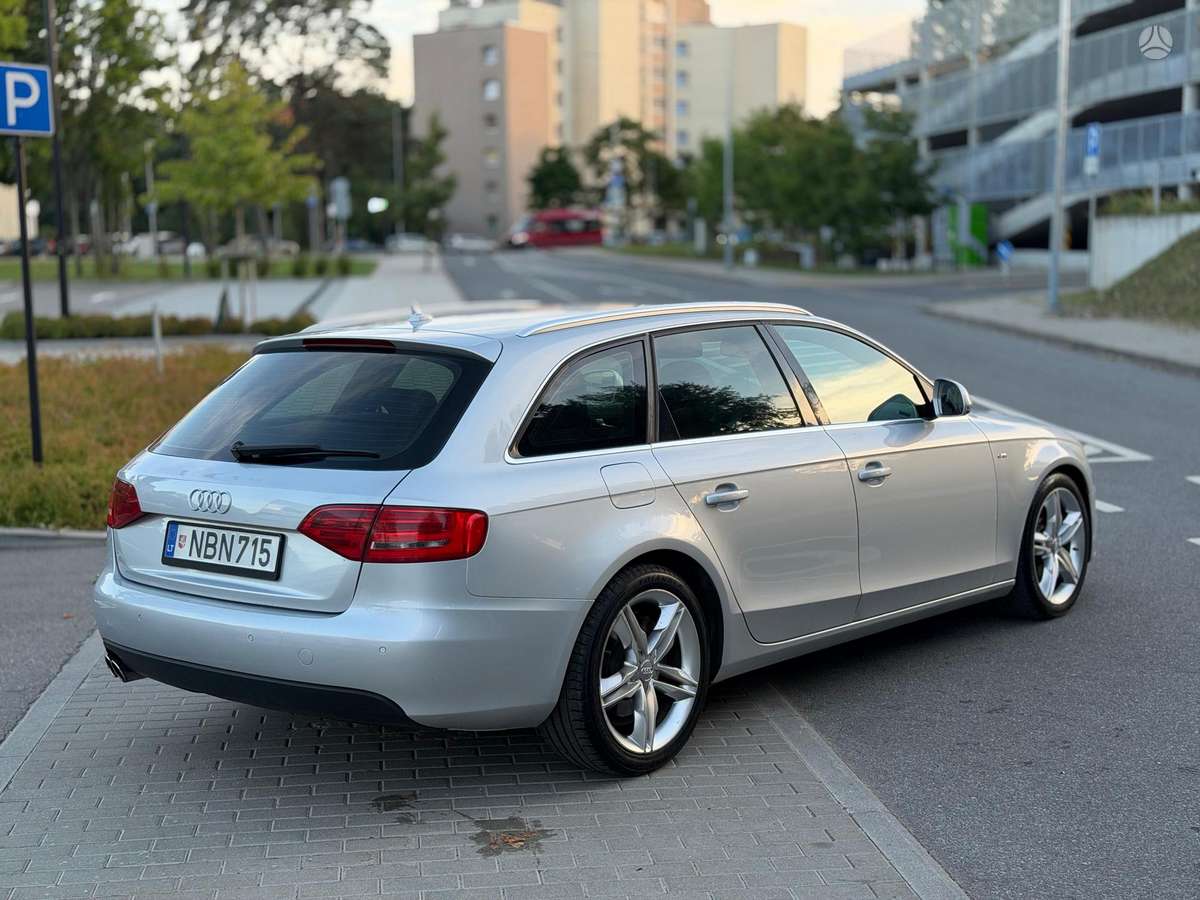 Audi A4, 2.0 l., Седан