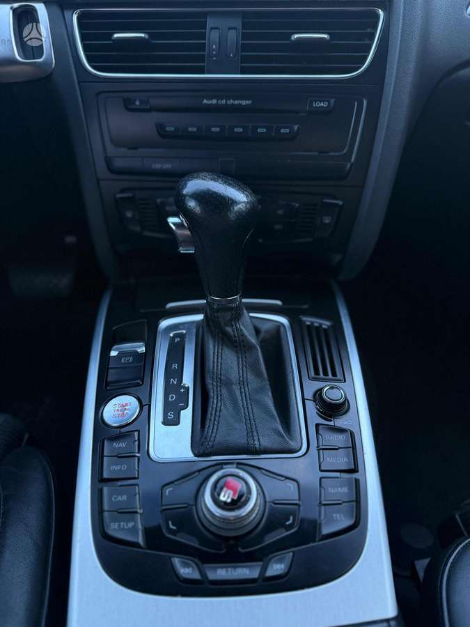 Audi A4, 2.0 l., Седан
