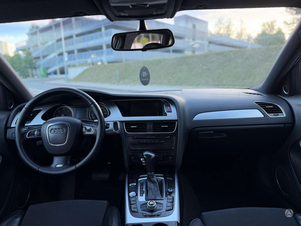Audi A4, 2.0 l., Седан