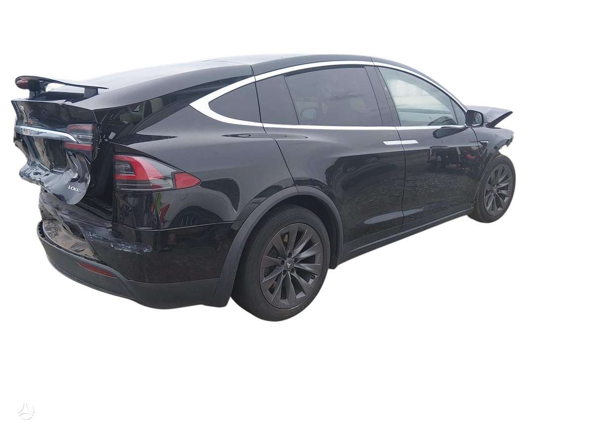 Tesla Model X rezerves daļās