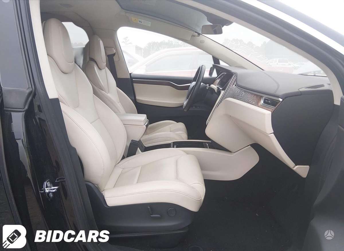 Tesla Model X rezerves daļās