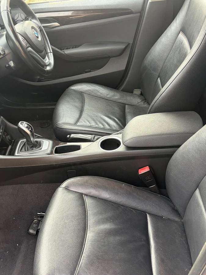BMW X1 dalimis. Spalvos kodas b39