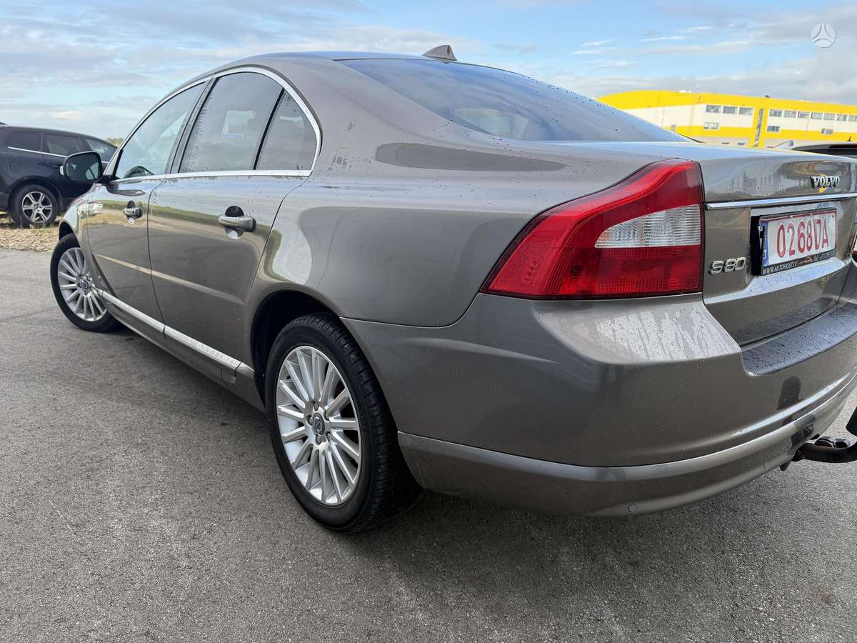Volvo S80, 2.4 l., Седан