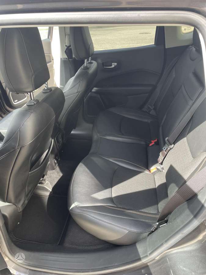Jeep Compass, 1.3 l., Внедорожник / Кроссовер