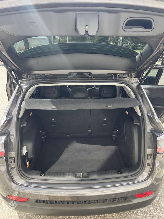 Jeep Compass, 1.3 l., off-road / crossover