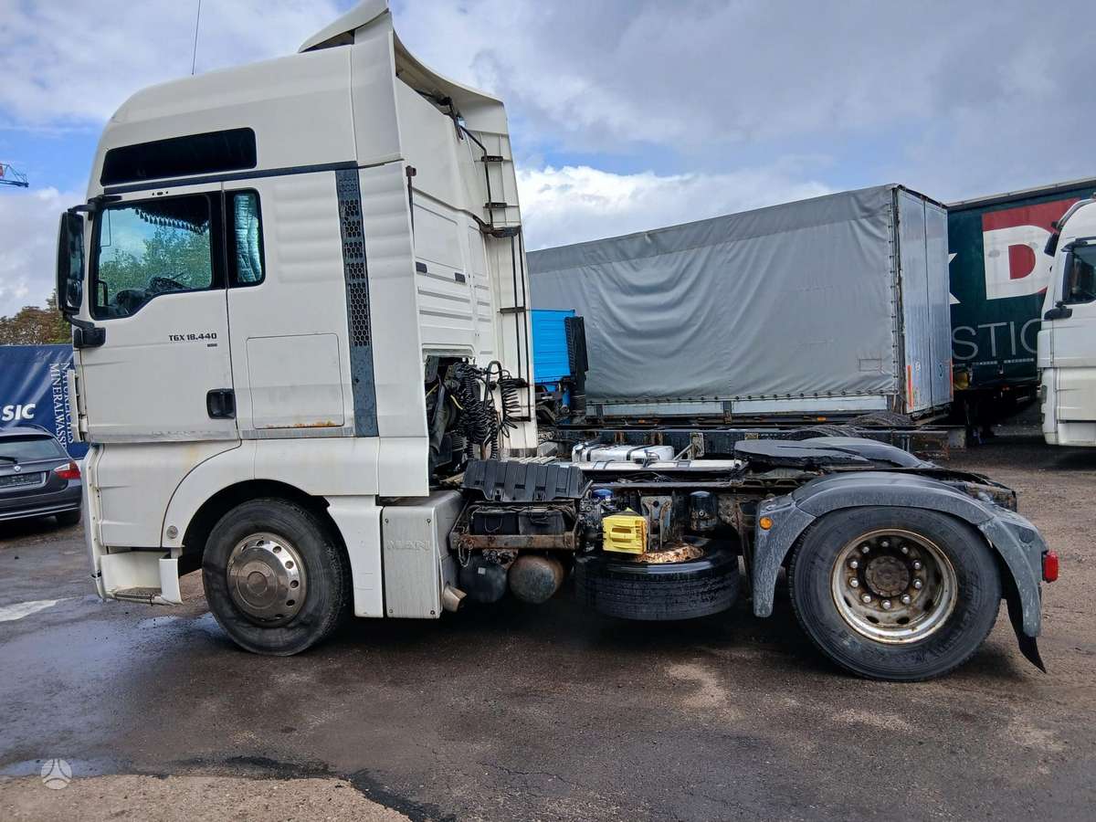 MAN TGX18.4400, double sleeper