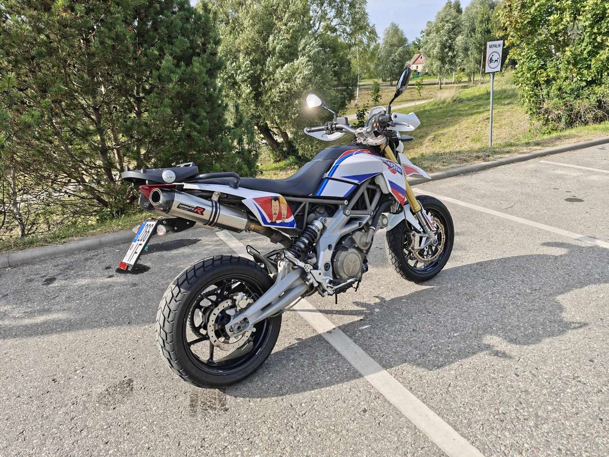 Aprilia Dorsoduro 750cc, supermoto